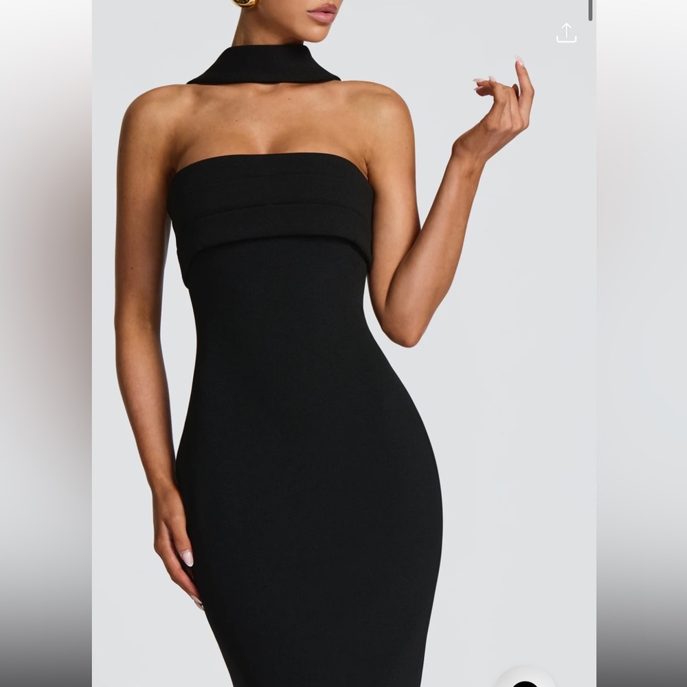 Elegant Black Strapless Evening Gown with Neck Scarf - Picture 2 of 4